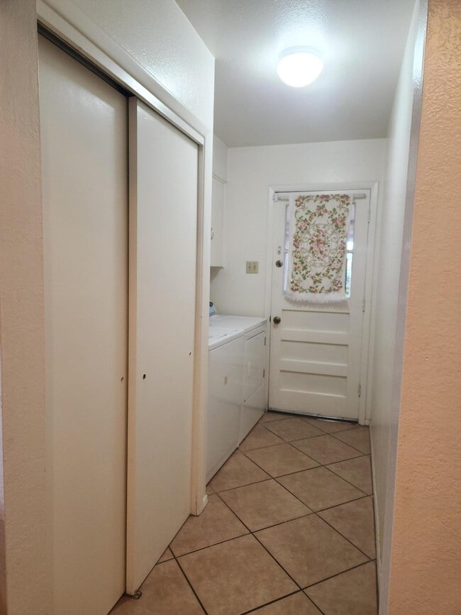 Building Photo - 8509 Bellehaven Pl NE