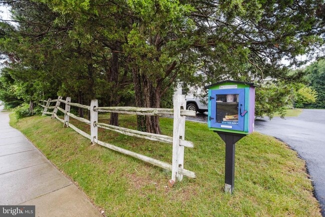 Building Photo - 2177 Chain Bridge Rd