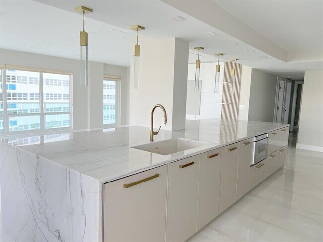 Building Photo - 3410 Galt Ocean Dr