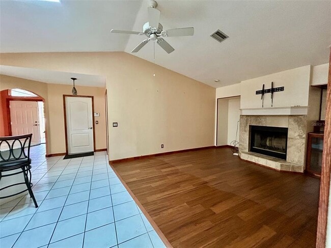 Building Photo - 25145 Mercedes Dr