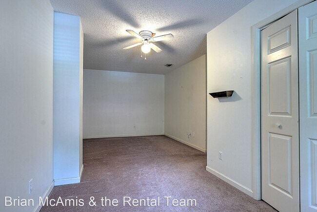 Building Photo - 2 br, 1.5 bath House - 206 Windridge Colony