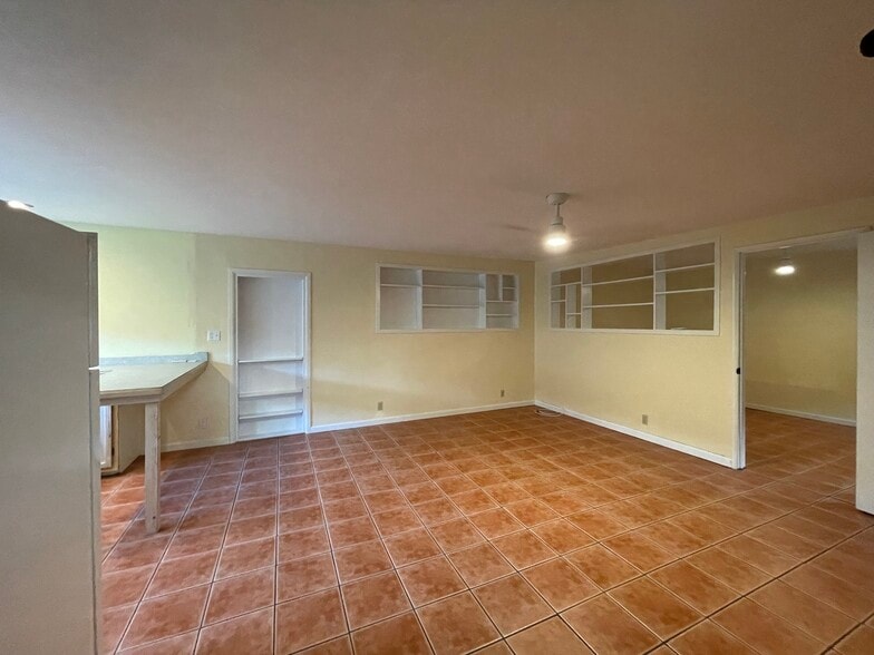 Building Photo - 166 Hauoli St