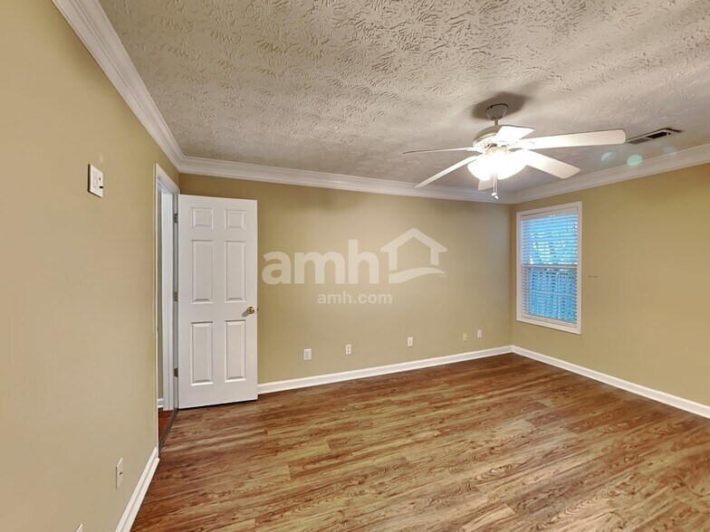 Building Photo - 133 Weatherstone Dr