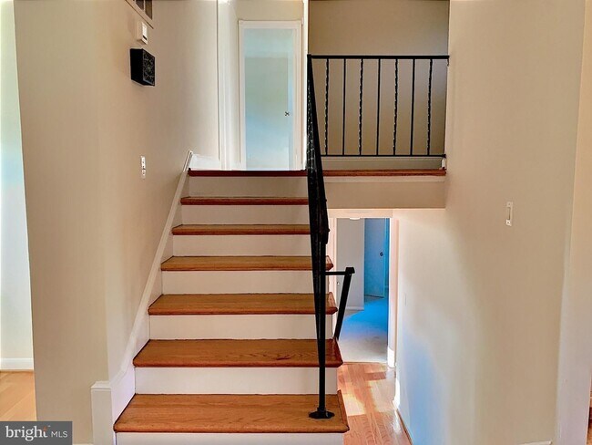 Building Photo - What a treat coming home to this beautiful...