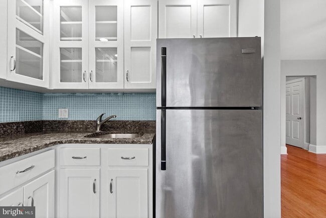 Building Photo - 1320 S Broad St