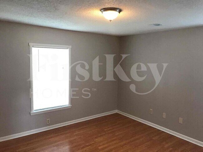 Building Photo - 2097 Meadowview Lane