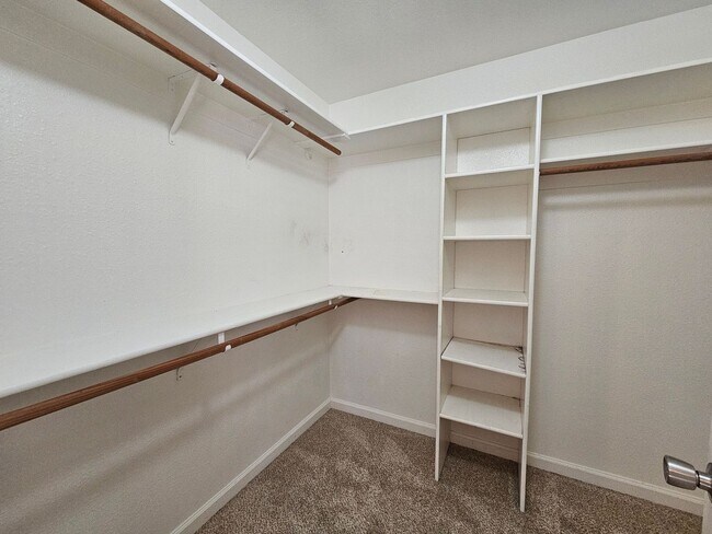 Building Photo - Large 4 bedroom two story in east Modesto!