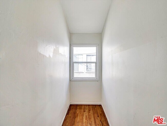 Building Photo - 4841 W 18th St