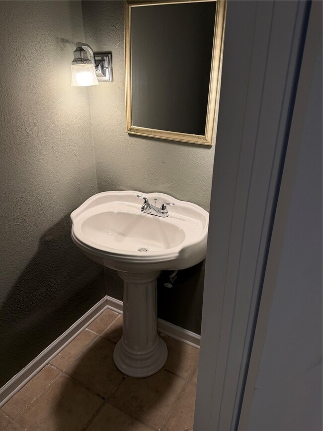 Building Photo - 8321 Nairn St