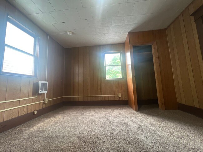 Building Photo - 753/ 755/ 755.5 Garrison Ave