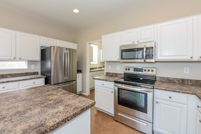 Building Photo - 10575 E Primrose Ln