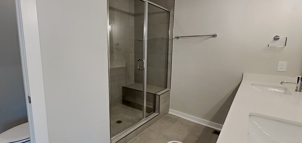 Building Photo - Room in Townhome on Gregg St