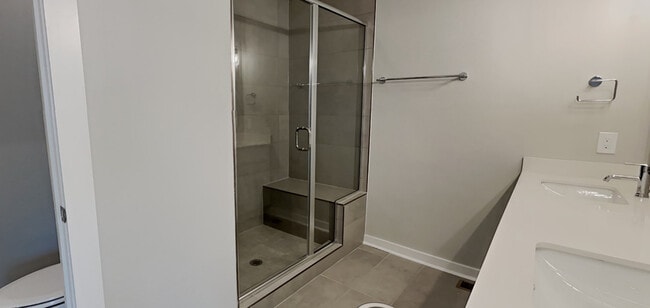 Building Photo - Room in Townhome on Gregg St