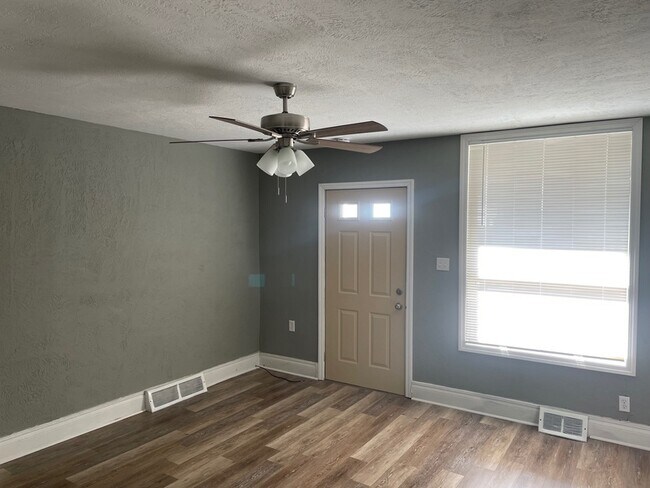 Building Photo - 900 11th St