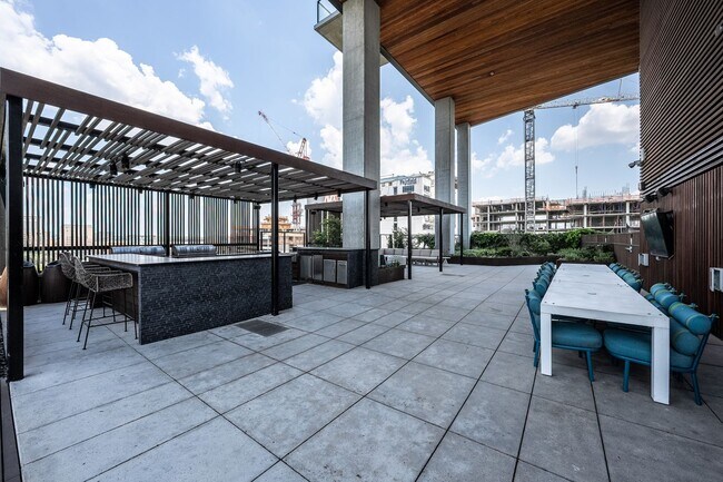 Building Photo - DOWNTOWN AUSTIN CONDO ON RAINEY STREET!! 1 BEDROOM 1 BATH - FULLY FURNISHED