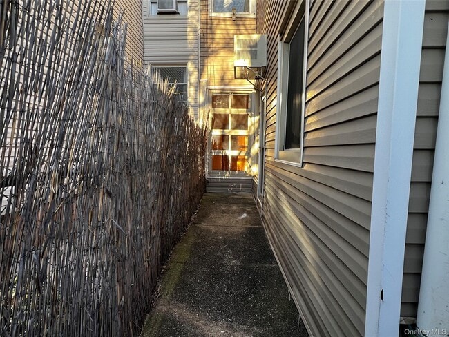 Building Photo - 5-16 Woodward Ave