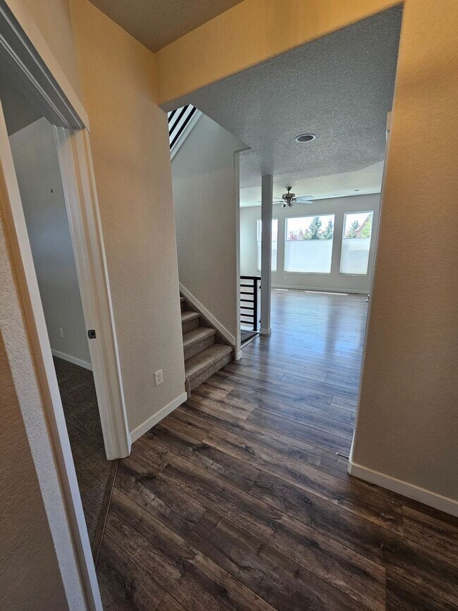 Building Photo - 1853 Clayhouse Dr