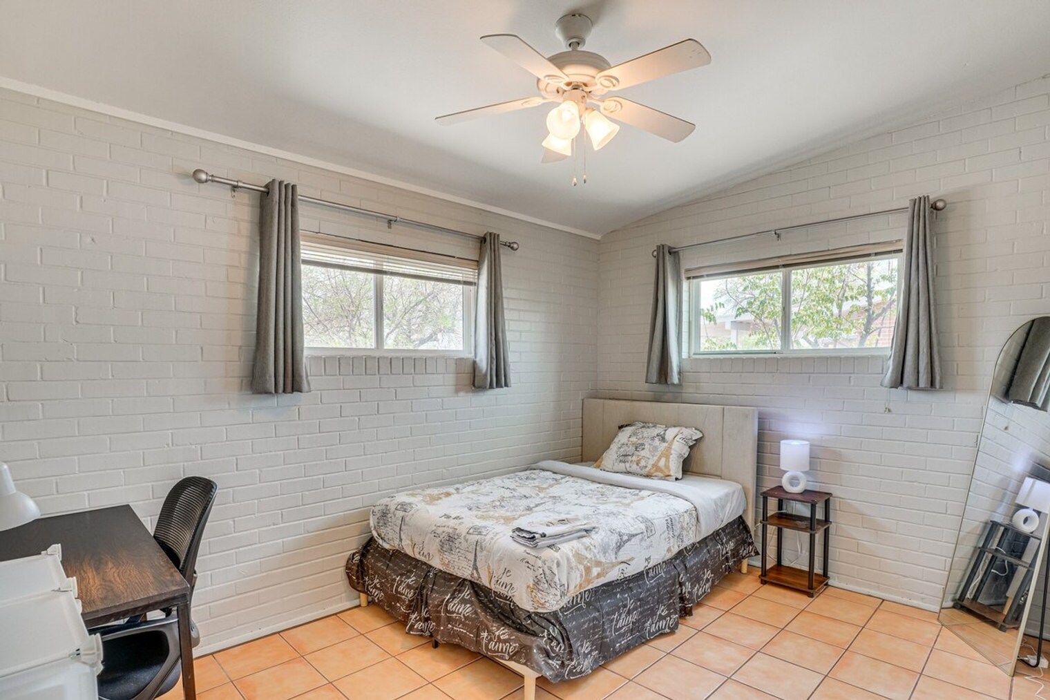 Building Photo - 858 E Alturas St