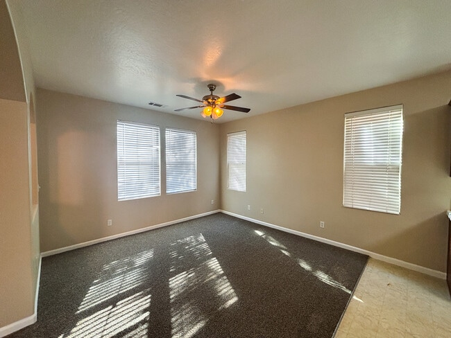 Building Photo - 5537 N Gates Ave