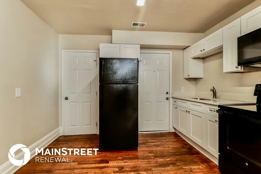 Building Photo - 1025 S 40th St