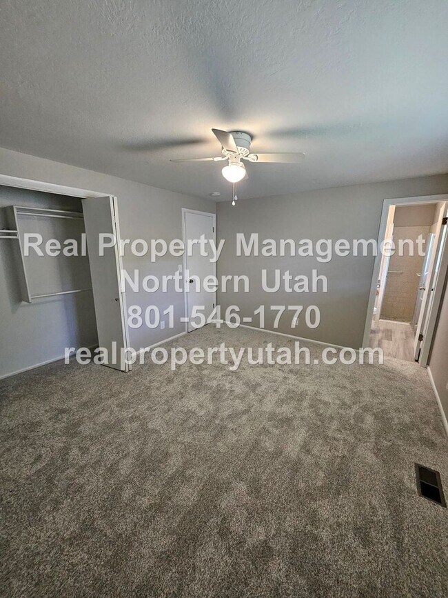 Building Photo - Lovely 5 Bedroom Home in Layton Available Now!