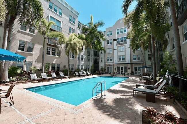 Building Photo - 533 NE 3rd Ave