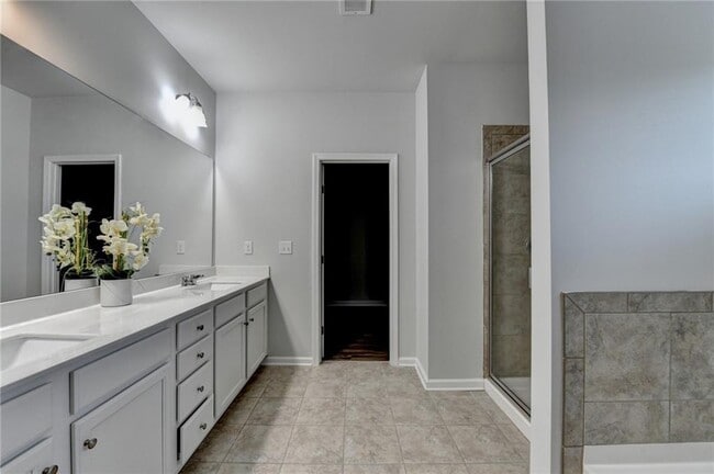 Building Photo - 2017 Yvette Wy