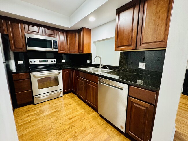 Building Photo - 35 Foxcroft Rd