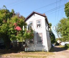 Building Photo - 123 Cross St
