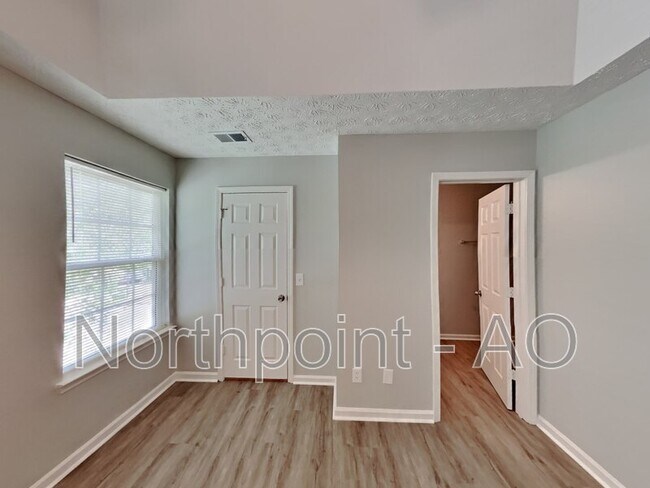 Building Photo - 6097 Camden Forrest Dr