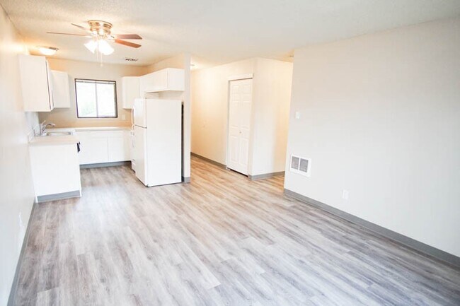 Building Photo - 1 Bdr w/Large Closets + DW & Private Balcony!