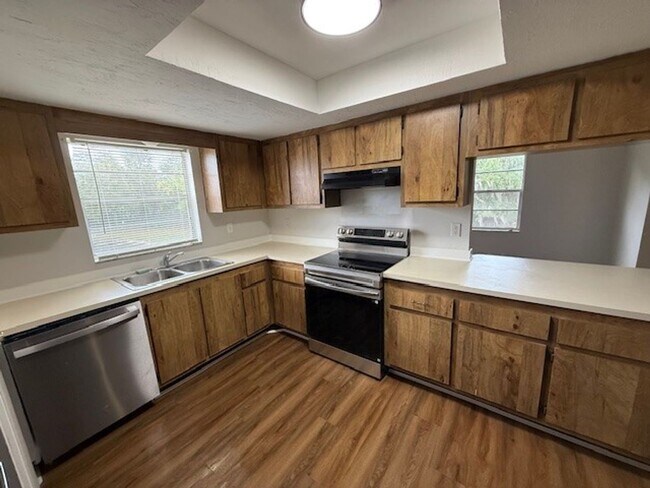 Building Photo - 2bedroom 2bath updated end unit condo on second floor available for $1295.00