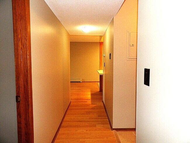 Building Photo - Beautiful 2 Bed | 2 Bath Condo in Roseville