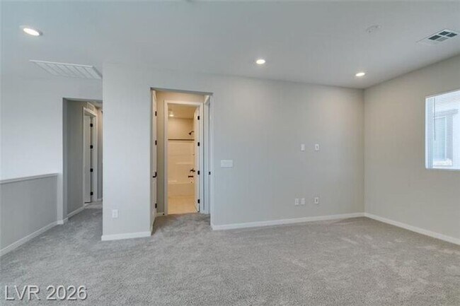 Building Photo - BEAUTIFUL 4 BEDROOM PROPERTY IN GATED COMMUNITY!