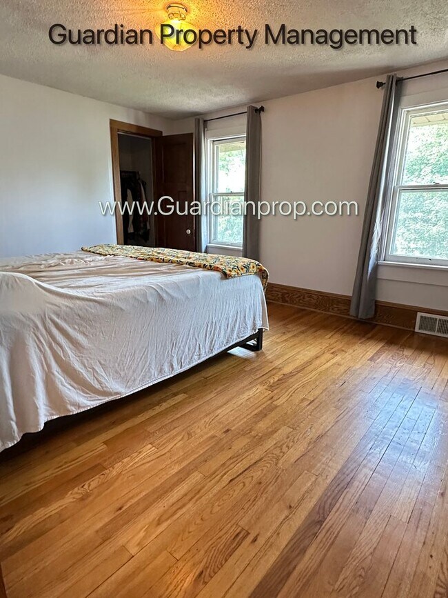Building Photo - 4147 Snelling Ave