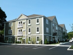 Building Photo - 205 Elm St