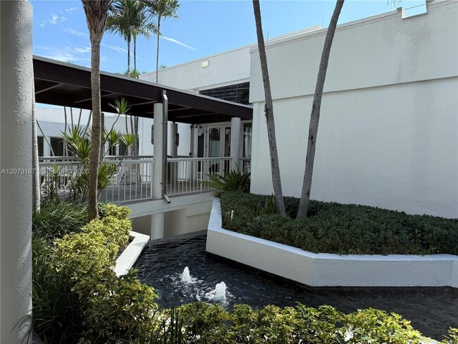 Building Photo - 20201 E Country Club Dr
