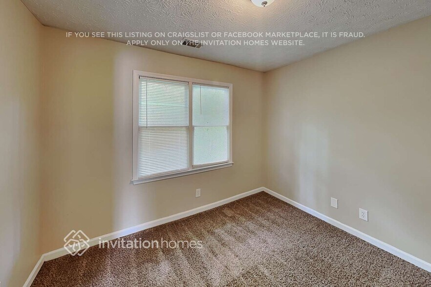Building Photo - 305 Mary Alice Dr