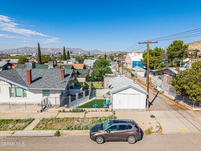 Building Photo - 2729 Pershing Dr
