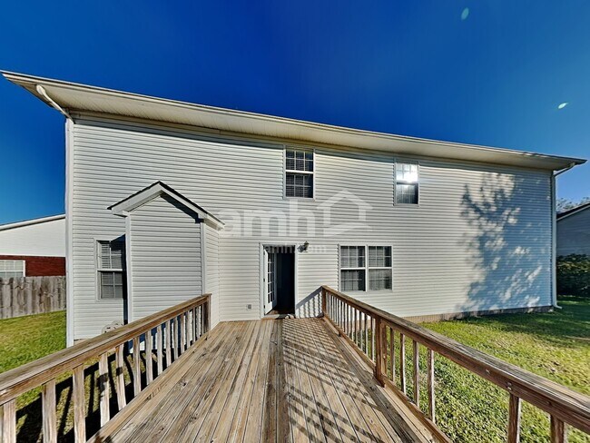 Building Photo - 204 Bates Ct