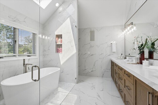 Building Photo - 9200 Falling Waters Dr W
