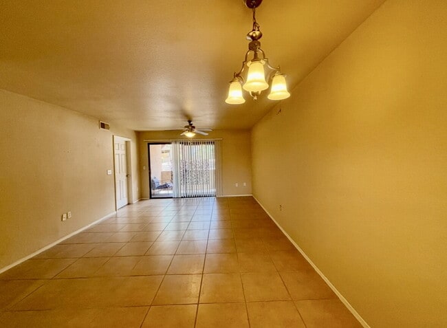 Building Photo - "Discover Modern Comfort: 2-Bed, 2-Bath in Tucsons Foothills “