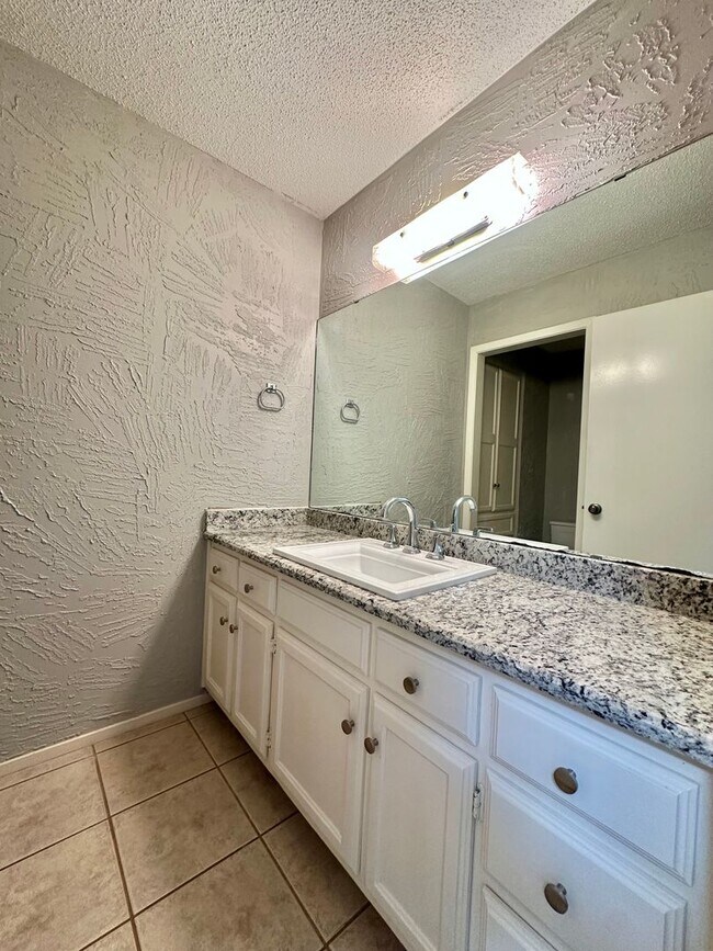 Building Photo - NOW AVAILABLE - 2-Bedroom 2-Bathroom Condo + Clubhouse/Pool/River Access