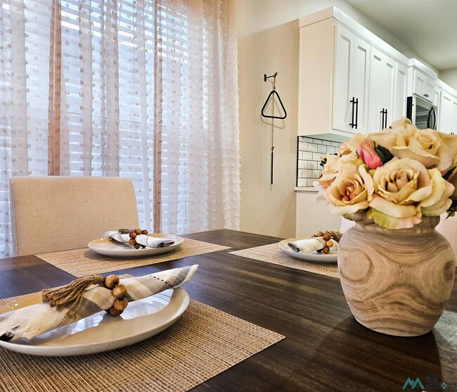 Building Photo - 510 W Dallas Ave