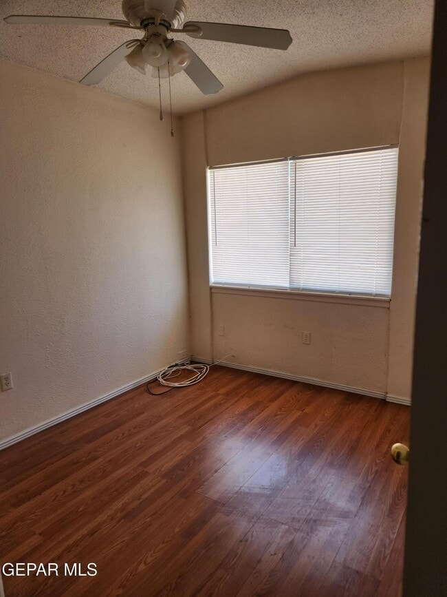 Building Photo - 10331 Blythe Dr
