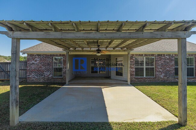 Building Photo - 3 Bed/2 Bath Home in Providence