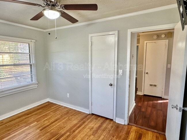 Building Photo - 3405 Vermont Dr