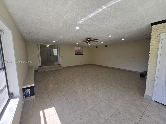 Building Photo - 2511 Plunkett St