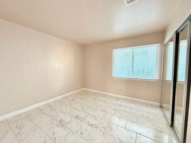 Building Photo - Beautiful single story,3 bedroom 2 bath home in 89142