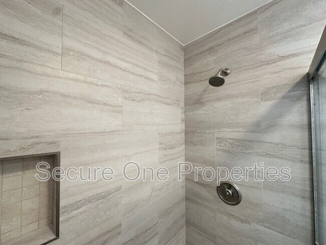 Building Photo - 2869 Instone Ct